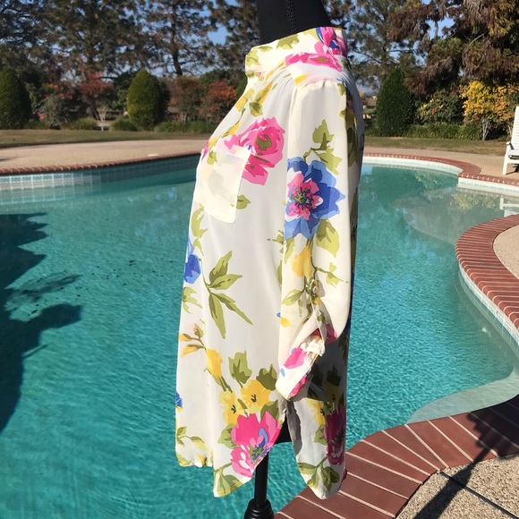 Sheer Floral Top 💐 - Picture 2 of 4